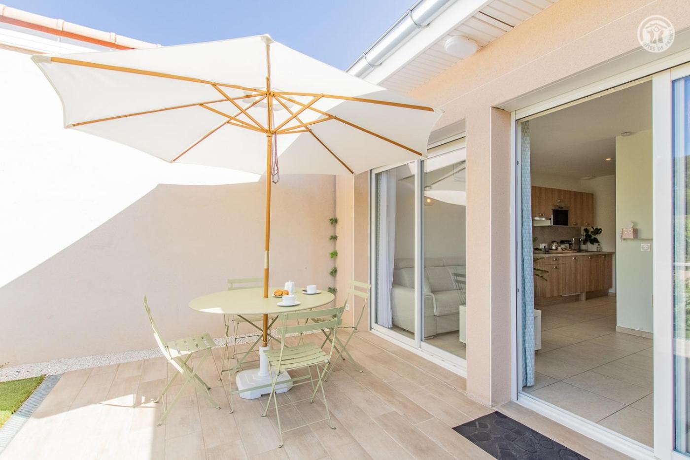 Le Maconnais Guest House Vinzelles Zewnętrze zdjęcie